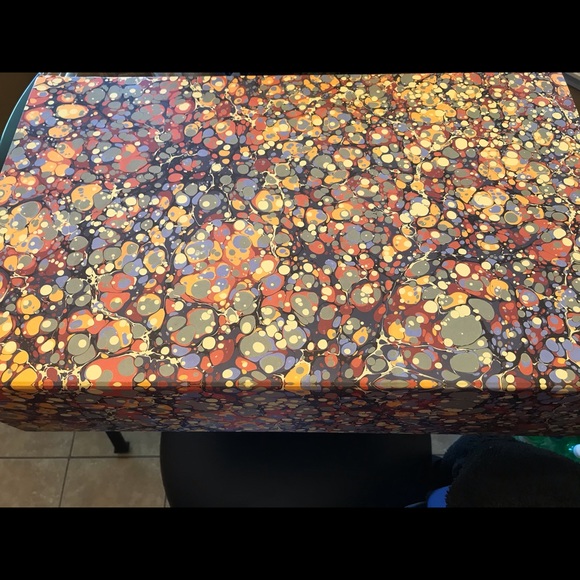 Delicate 100 suede and leather ankle boots. - Picture 2 of 10